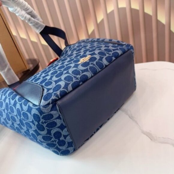 Elegant Coach Blue Jacquard Convertible Bag - Picture 5 of 7